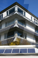 Wohnhaus voller Sonnenkollektoren
