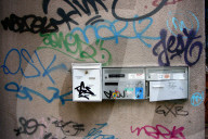 Vandalismus beschmierte Briefkaesten Graffiti