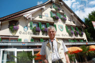 Timo Konietzka vor seinem Restaurant 