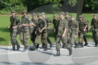 Rekruten bei der Ausbildung, 2004