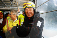 FIS Skirennen Wengen Lauberhorn  Alt Bundesrat Adolf Ogi auf der Fahrt zum Maennlichen