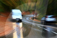Herbst ,Gefahren im Strassenverkehr. Bewegungsunschaerfe