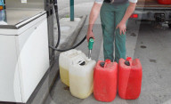 Treibstoff in Kanister  abfüllen