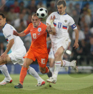 Fussball Euro 2008 Niederlande - Russland Wesley Sneijder gegen Sergei Semak
