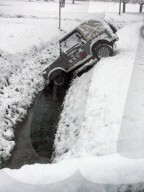 Auto im Bach, Wintereinbruch, Glatteis, 2005