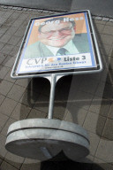 CVP-Wahlplakat mit Schwyzer Regierungsrats-Kandidat Georg Hess am Boden 2004