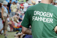 Heitere Open Air 2004: Fan mit Drogenfahnder T-Shirt