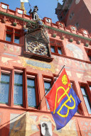 FC Basel Flagge haengt am Rathaus. FC Basel - FC Bayern Muenchen