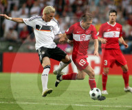 Fussball Euro 2008 Deutschland - Tuerkei Ayhan Akman gegen Bastian Schweinsteiger