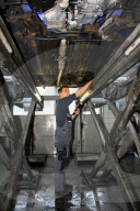 Automechaniker an der Arbeit