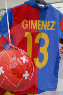 Fussballdress von Christian Gimenez mit Ball   