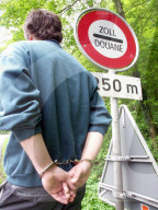 Grenzübergang bei Schaffhausen, Mann in Handschellen, Symbolbild, 2005