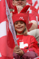 Fussball Schweiz - Liechtenstein Kleiner Fan mit Fahne