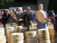 Chästeilet im Justistal: Bauern verteilen den Käse, 2005 