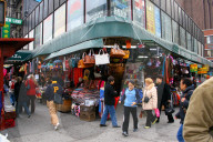 Strassenhaendler  in Chinatown New York