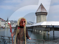 Luzerner Fastnacht 2006, Umzug: Wasserturm, Kapellbrücke