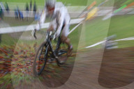 Feature, Rennfahrer in voller Action , Radquer  