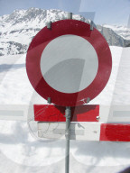 Gesperrte Strasse, Sustenpass, Lawinengefahr, 2005