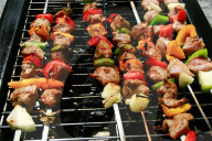 Gemuesespiesschen mit Fleisch vom Grill