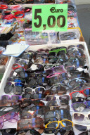 Markttag ,  Sonnenbrillen verkauf