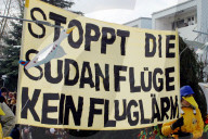 Kundgebung gegen Fluglärm und Südanflüge