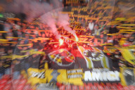 Berner Fans , Feuerwerk und Pyro  Wischeffekt ,FC Zuerich - YB