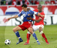 Fussball Schweiz - Liechtenstein   Mario Frick gegen Gelson Fernandes