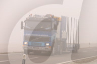 Lastwagen im Nebel, Feinstaub Feature, 2006
