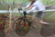 Feature, Rennfahrer in voller Action , Radquer  