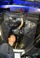 Automechaniker an der Arbeit
