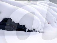 Winter 2006: Schneebedeckte Autos in Zürich