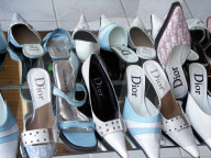 Gefälschte Dior Damenschuhe in Side. Türkei, 2005
