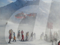 Skiunfall, Helikopter im Anflug