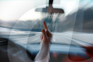 Automobilist Alkohol,  Stinkefinger Wischeffekt