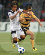 Giovani dos Santos  gegen Senad Lulic 