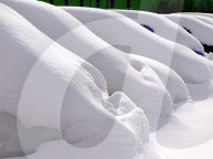 Winter 2006: Schneebedeckte Autos in Zürich