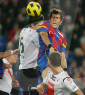 Timm Klose gegen Benjamin Huggel 