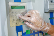H1N1 Plstikhandschuhe an Tankstelle