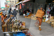 Strassenhaendler Souveniers in Chinatown New York