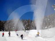 Skipiste , Schneekanone in Aktion , Beschneiungsanlage