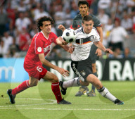 Fussball Euro 2008 Deutschland - Tuerkei Miroslav Klose gegen Mehmet Topal