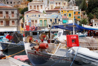 Fischerboote  im  Hafen von Symi 