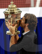 Tennis Sieger  Roger Federer mit Pokal