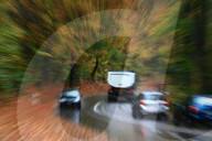 Herbst ,Gefahren im Strassenverkehr. Bewegungsunschaerfe