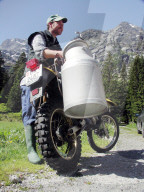 Bergbauer mit Motorrad und Milchkanne, 2005