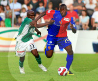 Fussball Felipe Caicedo gegen Guy Armand Feutchine