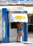 Bancomat Jugendliche  Faliraki  Griechenland 