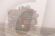 Lastwagen im Nebel, Feinstaub Feature, 2006