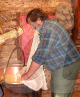 Alpkäserei, Käser beim arbeiten, 2005