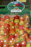 Bio-Äpfel im Coop Supermarkt in Wettingen, 2004